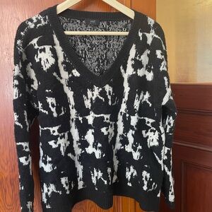 Yest Netherlands Black and White Women's Sweater